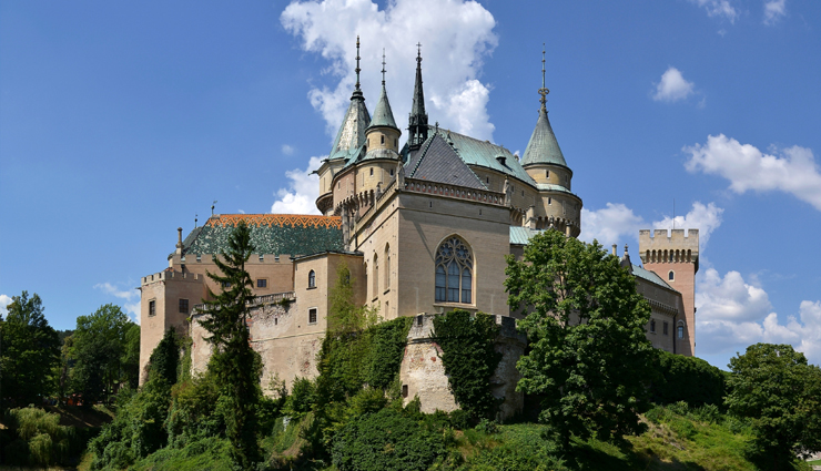 oldest castles in the united kingdom,oldest castles to visit,united kingdom castles to visit,united kingdom travel,united kingdom holidays,travel,travel guide,travel tips