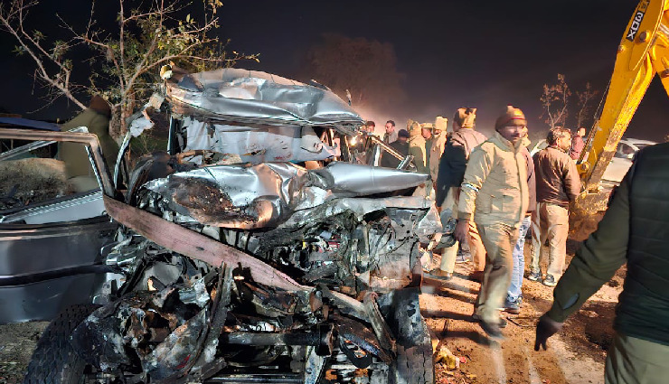 prayagraj mirzapur highway accident,bolero bus collision,mahakumbh accident news,tragic road accident prayagraj,devotees killed in road accident,prayagraj bus crash,mahakumbh devotees accident,highway crash latest news,uttar pradesh road accident,prayagraj fatal collision,bus accident in india,major road accident news