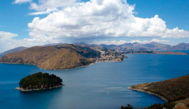 tourist attraction in bolivia,bolivia,salar de uyuni,titicaca lake,reserva eduardo avaroa,santa cruz de la sierra,uyunis national park