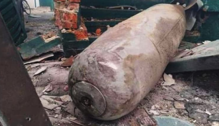 Russia-Ukraine War: यूक्रेन के चेरनीहिव में घर पर गिरा 500 किलो का विशालकाय रूसी बम