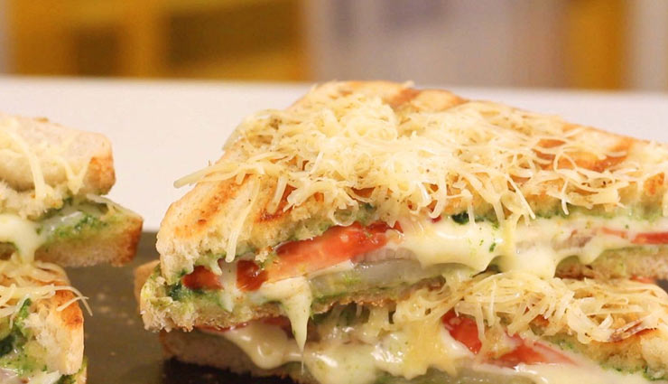अपनी भूख  को करें शांत, मिनटों में यूं बनाएं 'बॉम्बे चीज़ सैंडविच' #Recipe
