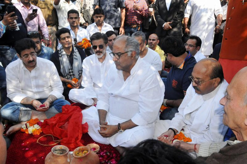 sridevis ashti visarjan in haridwar,sridevis ashti visarjan,boney kapoor,anil kapoor,entertainment news
