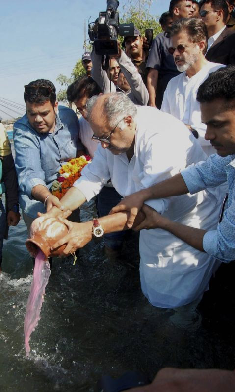 sridevis ashti visarjan in haridwar,sridevis ashti visarjan,boney kapoor,anil kapoor,entertainment news