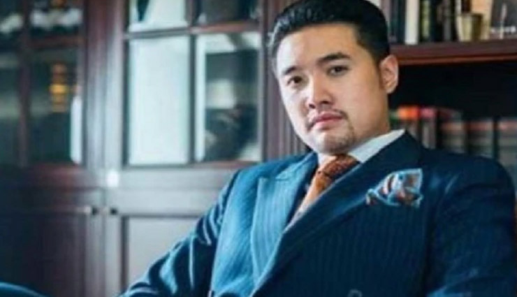 coronavirus,flight,book entire flight,wife,weird news