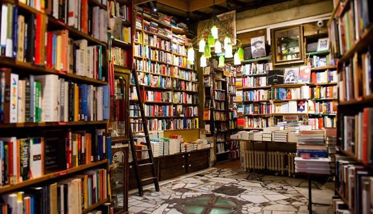book lovers,places for book lovers,places around the world,shakespeare and co,paris,library acqua alta,venice,hay castle bookshop,hay-on-wye,uk,boekhandel dominicanen,netherlands<,cafebreria el pendulo,mexico city