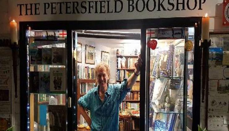  एक ट्विट की वजह से बंद होने से बचा ये 100 साल पुराना बुक स्टोर, पूरा मामला चौकाने वाला