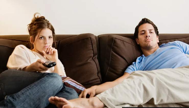 कहीं आपके पार्टनर का रिश्ते से मन तो नहीं भर गया, इस तरह लगाए पता partner not taking interest in you,relationship tips,partner is becoming boring,mates and me,boring relationship identify tips,boring relationship,happy relationship,boring relationship signs