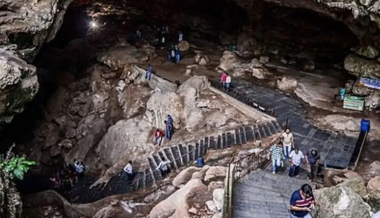 बना रहे हैं कहीं घूमने का प्लान, कर आएं भारत की इन 10 प्रसिद्द गुफाओं की सैर famous cave in india,top caves to visit in india,ancient caves of india,cave exploration in india,best caves for tourists in india,indian cave attractions,historical caves of india,cave tourism in india,famous cave temples in india,cave architecture in india,caving adventures in india,must-see caves in india,indian rock-cut caves,cave art in india,caves with religious significance in india