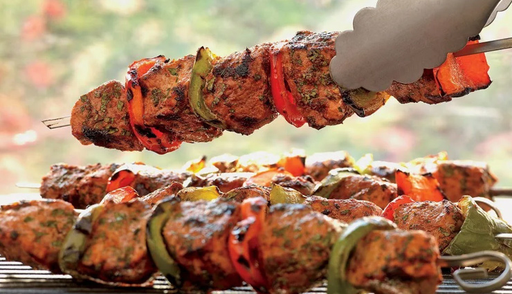 lucknow,nihari and kulcha,awadhi biryani,shammi kabab,shammi kabab,galawti kabab,handi chicken,chaat tokri,nimish,lucknow cuisines,must try lucknow food