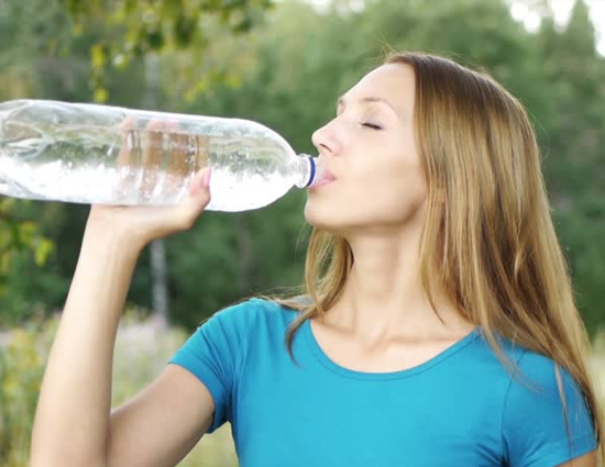 अगर पीते है बोतल से पानी तो हो जाइये सावधान !