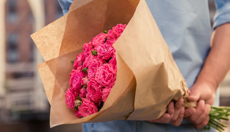 silent ways to say i love you,expressing love without speaking,nonverbal i love you gestures,showing affection without words,actions that convey love silently,subtle ways to say you love someone,communicating love through actions,wordless expressions of affection,silent i love you ideas,nonverbal signs of deep love