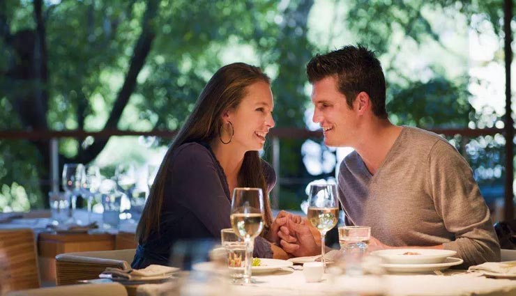 एक ऐसा रेस्टोरेंट जिसके मेन्यू में शामिल किया गया सेक्सी गर्लफ्रेंड का ऑप्शन, स्वाद चखने के लिए लगती है भीड़