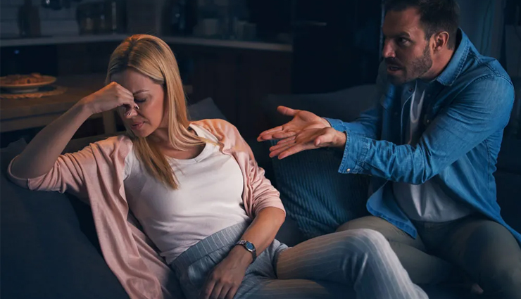 why is my boyfriend mean to me,reasons my boyfriend is rude,boyfriend treats me badly,signs of a toxic relationship,why does my boyfriend insult me,emotional abuse in relationships,boyfriend mood swings,dealing with a mean boyfriend,why does my boyfriend act distant,relationship red flags