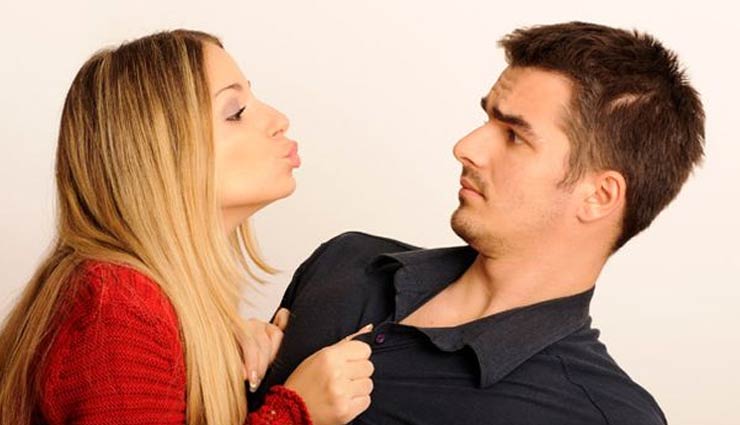 बॉयफ्रेंड छुडाना चाहता है आपसे पीछा, जानें इन इशारों से