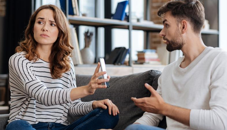 6 Real Reasons Your Boyfriend Talks To His Ex