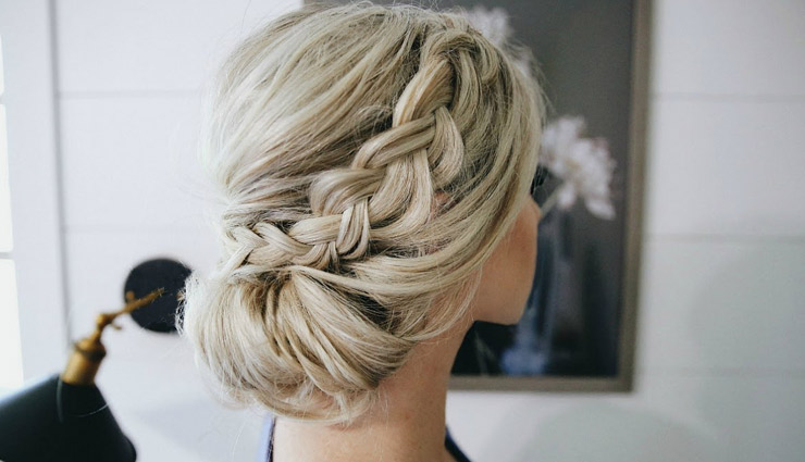 स्टाइलिश बन जो लगा देंगे आपकी सुन्दरता में चार चाँद rosy bun,braided bun,french bun,high bun hairstyle with bangs,sectioned bun,trending bun,bun hairstyle