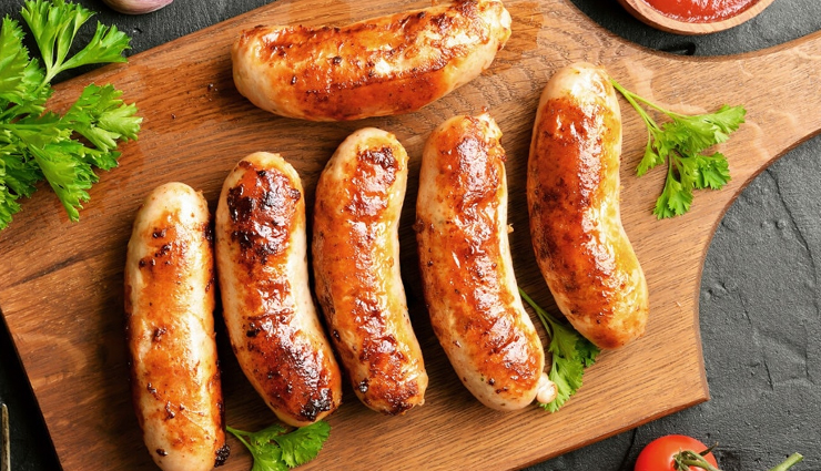 bratwurst recipe,german sausage,savory,flavorful,ground pork,beef,veal,natural casings,grilling,roasting,pan-frying,mustard,sauerkraut,Potatoes,vegetables,high-protein,iron,vitamin b12.