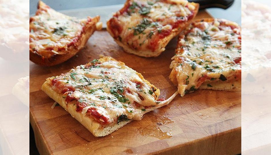 Easy To Make Instant Snack Bread Pizza Recipe