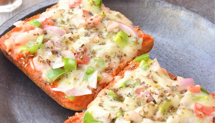 snack bread pizza,bread pizza recipe,snacks recipes,hunger struck,food,bread pizza recipe,bread pizza at home,bread pizza in oven,bread pizza in microwave,bread pizza sandwich,bread pizza at home in hindi,bread pizza at home recipe,how to make a bread pizza without cheese,bread pizza how to make
