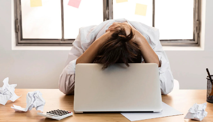 5 Major Signs You Need A Break From Work