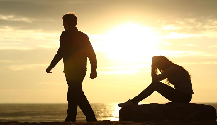 क्या ब्रेकअप के कारण टूट चुका हैं आपका दोस्त, इन 4 तरीकों से संभालकर निभाएं अपनी दोस्ती