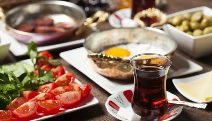 places for breakfast in istanbul,istanbul,turkish breakfast in istanbul,hacer annes gozleme stall,kafadaroglu,minoa,mangerie,petra roasting co