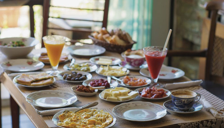 places for breakfast in istanbul,istanbul,turkish breakfast in istanbul,hacer annes gozleme stall,kafadaroglu,minoa,mangerie,petra roasting co