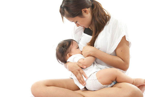 शिशु के लिए जरुरी है स्तनपान, पढ़िए दूध की मात्रा बढाने के लिए कुछ उपाय 