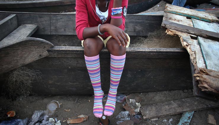 लड़कियों को बलात्कार से बचाने के लिए यहां अपनाई जाती है एक दर्दनाक प्रथा
