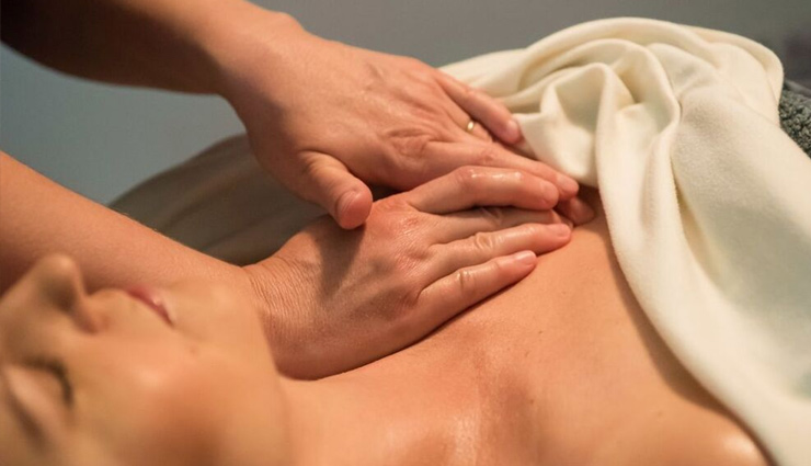 रखती हैं ब्रेस्ट साइज बढ़ाने की चाहत, करें इन 8 तरह के तेल की मसाज breast size,tips to increase breast size,how to increase breast size,normal breast size,breast size increase,healthy living,Health tips