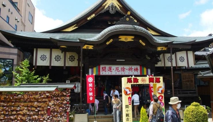 आखिर क्यों की जाती हैं यहाँ महिलाओं के अंतर्वस्त्रों की पूजा, सच्चाई जान आप भी रह जाएंगे हैरान weird temple,japan temple,worship of breast,worship of bra