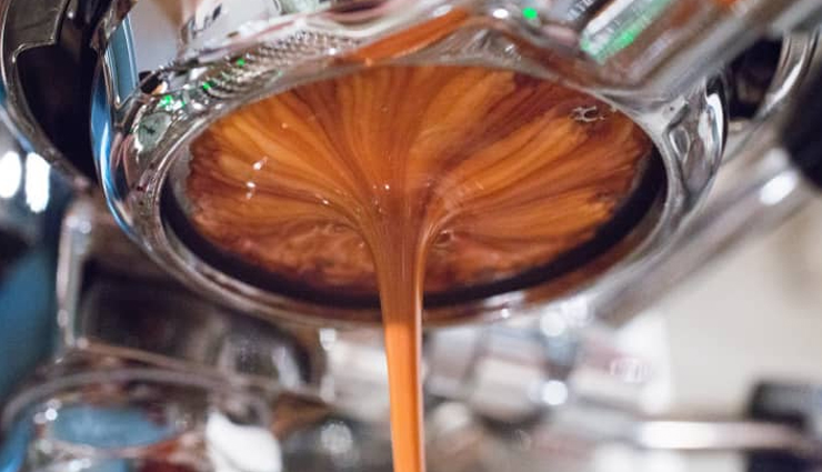 caramel latte recipe,homemade caramel latte tutorial,how to make a perfect caramel latte,diy caramel latte at home,caramel latte with step-by-step instructions,best caramel latte recipe for home,easy caramel latte preparation guide,creating a delicious caramel latte at home,homemade coffee with caramel flavor,mastering the art of caramel latte making