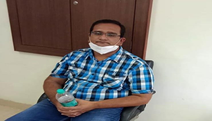 उदयपुर : रंगे हाथ गिरफ्तार हुआ हुआ रिश्वतखोर पटवारी, घर बनाने की अनुमति के लिए मांगे थे 3 लाख रुपए