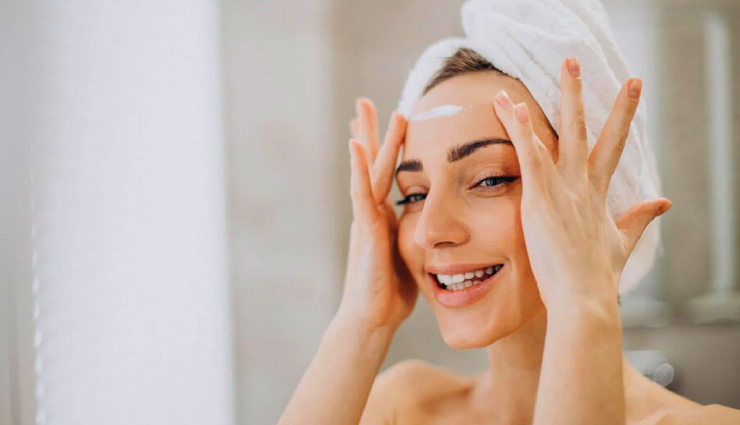 diy potato skin care,potato for skin brightening,potato honey mask,potato turmeric paste,potato lemon scrub,potato for puffy eyes,natural potato skin remedies,homemade potato face masks,potato skin care benefits