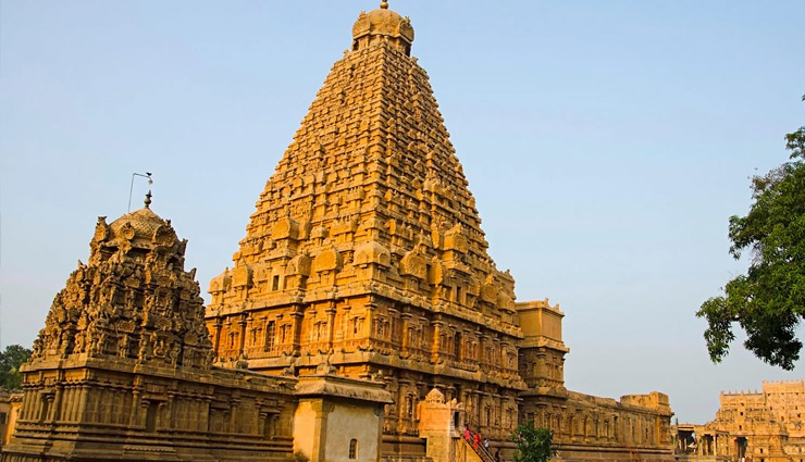 tamil nadu architecture,must-visit architecture in tamil nadu,famous temples in tamil nadu,tamil nadu historical architecture,pallava architecture,pandya architecture,chola temples,tamil nadu temple architecture,brihadeeswarar temple,mahabalipuram architecture,chidambaram temple architecture