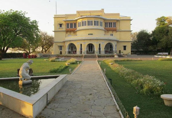 haunted hotels of india,haunted,hotels,taj,mumbai,brij raj bhawan,kota,ramo ji film city,hyderabad,raj kiran hotel