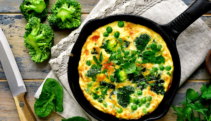 broccoli sriracha omelette,omelette recipes,hunger struck,food,breakfast recipes,easy recipes,healthy breakfast recipes