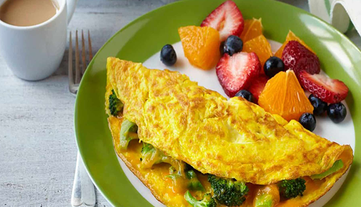 broccoli sriracha omelette,omelette recipes,hunger struck,food,breakfast recipes,easy recipes,healthy breakfast recipes