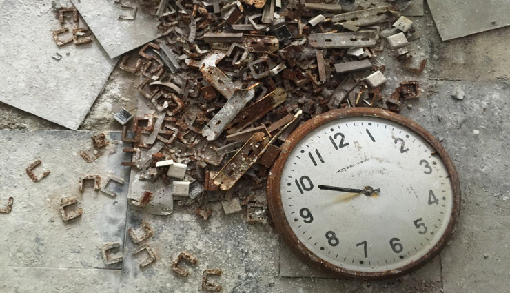 नए साल में चाहते हैं शुभ शुरुआत, घर से निकाल फेंके ये 7 चीजें, बनती हैं कंगाली का कारण vastu tips,vastu tips in hindi,things bring negativity