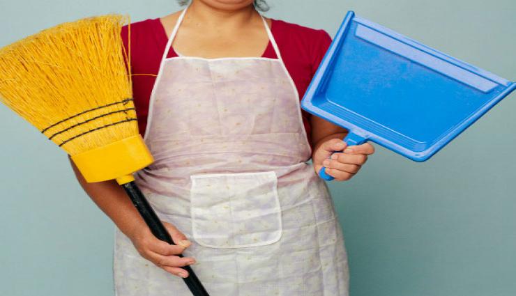 अंधविश्वास या सच्चाई : शाम को लगाई झाड़ू तो होगा इस देवी का अपमान