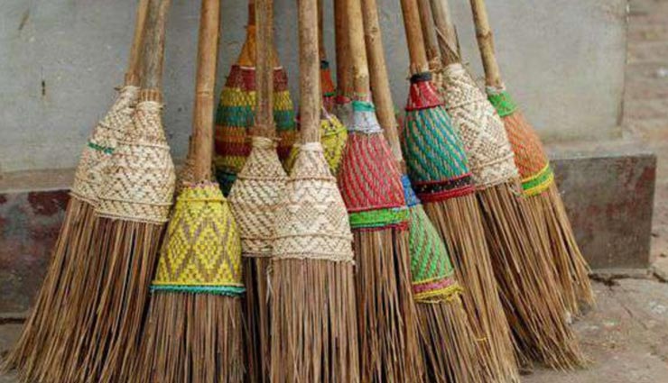astrology tips,vastu tips in hindi,broom related vastu,unfortunate luck by broom,broom mistakes