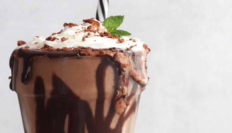 संडे स्पेशल के लिए बनाए 'ब्राउनी मिल्क शेक' #Recipe
