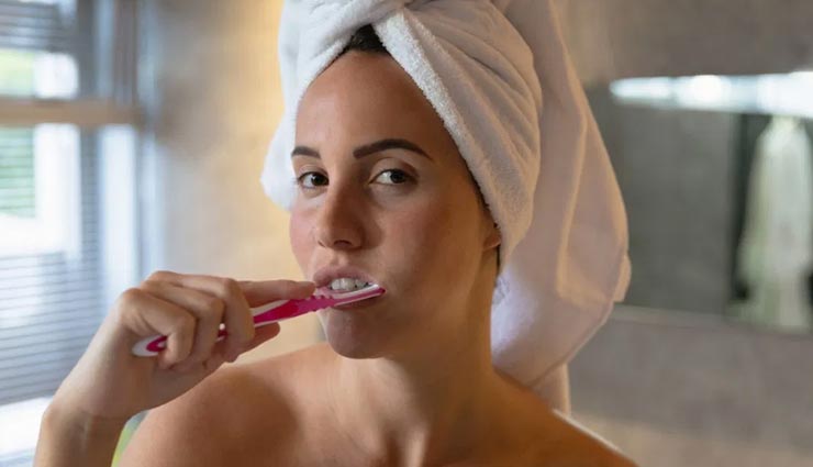 Health tips,health tips in hindi,oil pulling,detoxing the body,home remedies