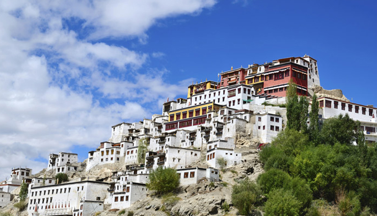 buddhist temples,buddhist temples in india,famous buddhist temple,mahabodhi temple,bodh gaya,mahaparinirvana temple,kushinagar,ramadhan stupa temple,wat thai temple,thikse monastery,leh,mindrolling monastery,dehradun