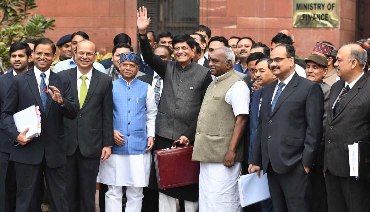Budget 2019 : मोदी सरकार के अंतरिम बजट में किसके हाथ क्या लगा, एक नजर