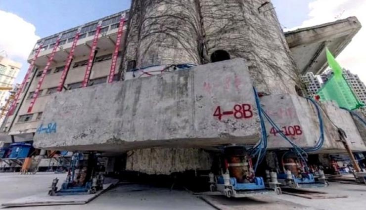 चीन के इन इंजीनियरों का कमाल देख सभी रह गए दंग, उठाकर दूसरी जगह रख दी 7600 टन की बिल्डिंग