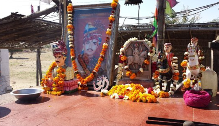 bullet baba temple in jodhpur,mysterious story of bullet baba temple,jodhpur