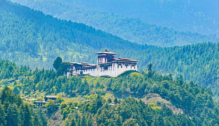 bhutan valleys,beautiful valleys in bhutan,phobjikha valley bhutan,punakha valley bhutan,paro valley bhutan,haa valley bhutan,thimphu valley bhutan,lhuentse valley bhutan,bumthang valley bhutan,trongsa valley bhutan,bhutan travel destinations,scenic valleys bhutan,best places to visit in bhutan,bhutan nature tourism,valleys of bhutan