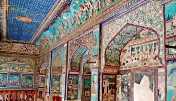 पहाड़ियों से घिरा एक सुंदर शहर है बूंदी, जानें यहां की घूमने लायक जगहों को