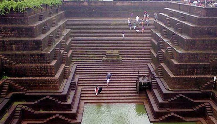 Bundi,rajasthan,places to visit in bundi,tourist attraction in bundi,garh palace,taragarh fort,sadar bazar and markets,stepwells,nawal sagar,sukh mahal